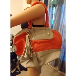 ✨💲⬇STEVE MADDEN ORANGE/CREAM BAG W/GOLD ACCENTS